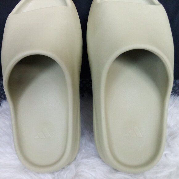 ADIDAS YEEZY SLIDES